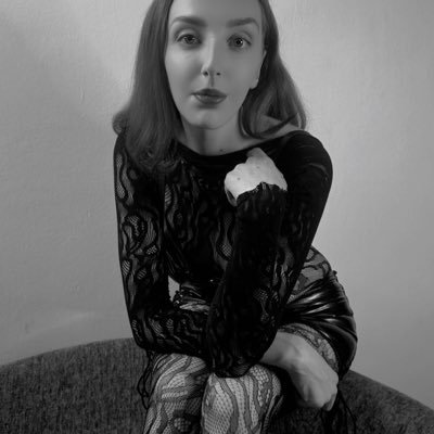 GoddessRedheadG's profile picture. 5’11” British Goddess 🇬🇧 Femdom • Findom • Worship 👑 Your wallet belongs to me. Kneel & obey 👉 https://t.co/uMsr6k6MoH
