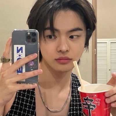 _hyyleo's profile picture. #ALD1 리더 𝖑𝖊𝖔 운명이 너를 사랑하라는데 ₊ ⊹˚ ♡