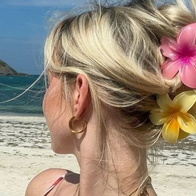 sandora040621's profile picture. 