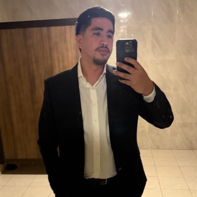 444_Efrain's profile picture. eagles 🦅