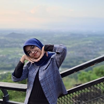 chlasyc's profile picture. A full-time dreamer.
ENFJ-T