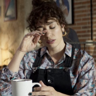 ameliasluisita's profile picture. enthusiast of many things, esp + eng, fan account