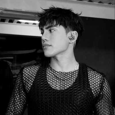 tensionphobic's profile picture. breathing esbi every minute every second | kid | ♍️