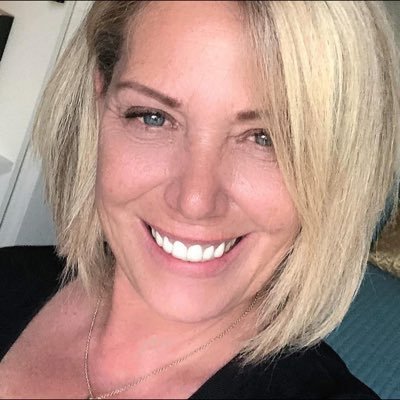 DegismezSevgi's profile picture. Aslında mutlu olanlar, küçük şeylerin huzuruna varmış olanlardır.Bir iyilik,bir gülümseme, iyi bir dilek🦋