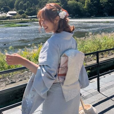 zataraadiktif's profile picture. Tumbuh merekahlah aku; bagai rembulan yang menyala teduh, merengkuh nelangsa. 𐙚˙⋆.