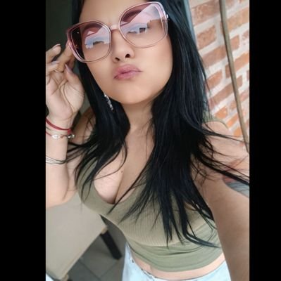 LaCumbita_'s profile picture. Siempre tuvo la frente muy alta, la lengua muy larga y la falda muy corta 🫰🏽