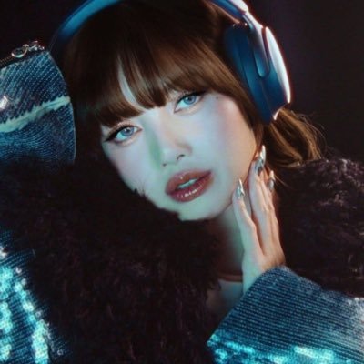 lalisabemine's profile picture. eu sou bem gayzinha e gosto de velhas. e de mulheres em animações 2D. ps. não me segue não! eu sou doida!