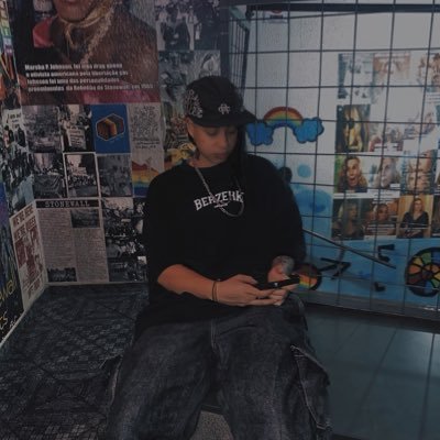 yagdechernobyl_'s profile picture. água não se mistura com óleo e nem nois com comédia 🤙🏼