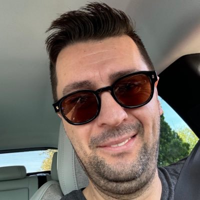 Darkcimbom's profile picture. Elimde kırık bir terazi Göğsümde yaralı bi Asi Gözümde koskoca bir Mazi Değilim artık mütevazi Umrumda değil lan @GalatasaraySK #Hedef26/Avrupa