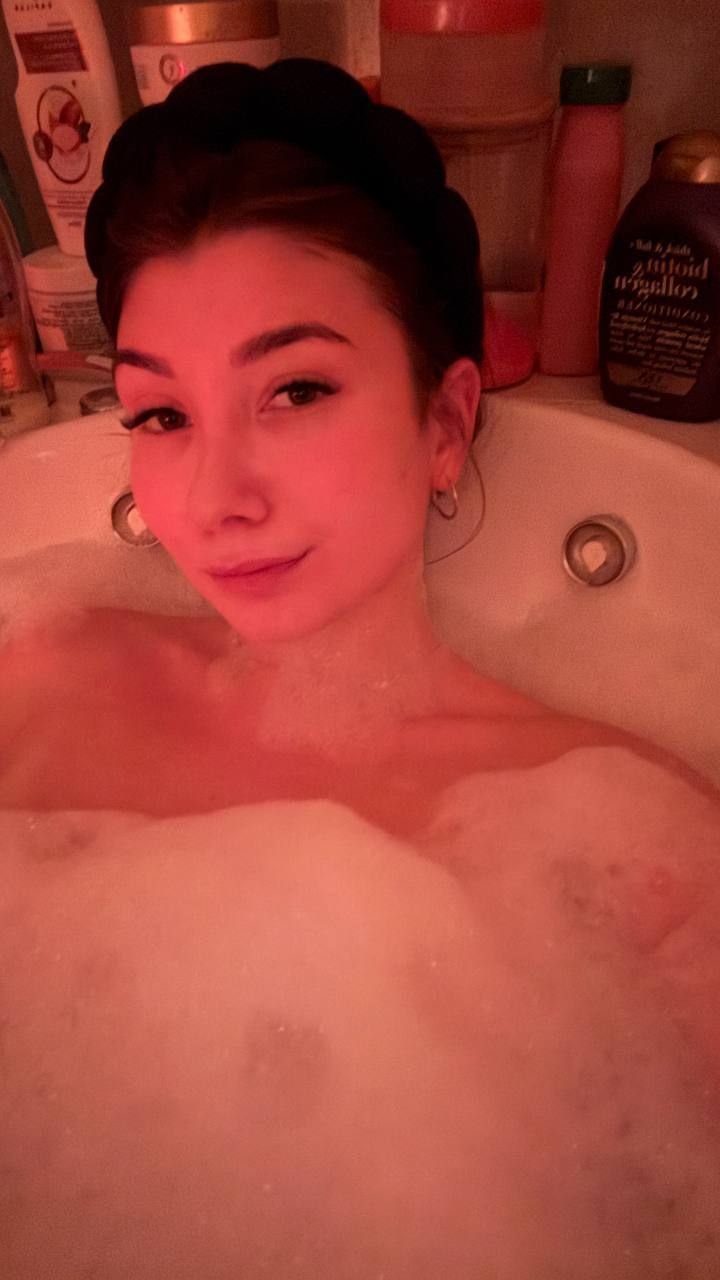 freyja_Drums's profile picture. heyyy 19f here - new backup account
trying to find moots /ppl for chats