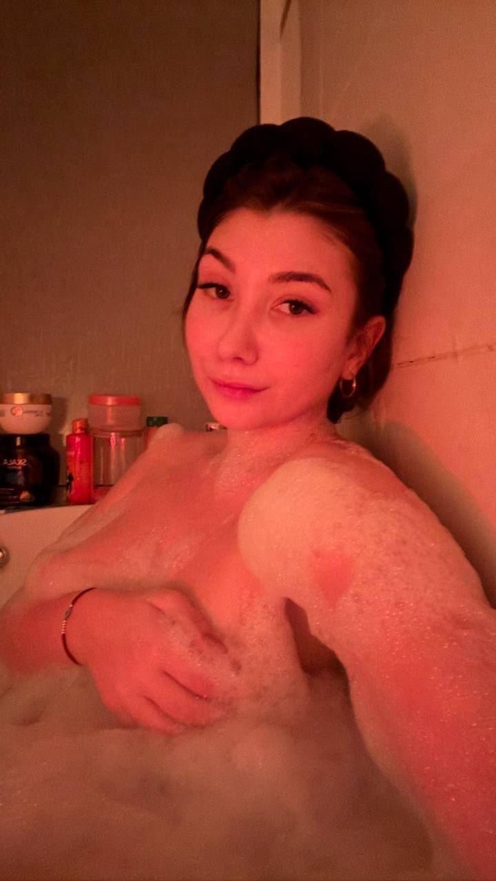 AmodioSapp41286's profile picture. hiii 19f here - alt account
hoping to find cool people /ppl to chat with