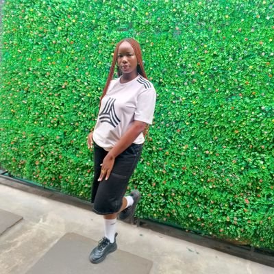 Vee_Zavis's profile picture. Designing with the mind in mind 🧠✨ Psychologist + UI/UX Designer crafting human centered experiences that feel as good as they look.