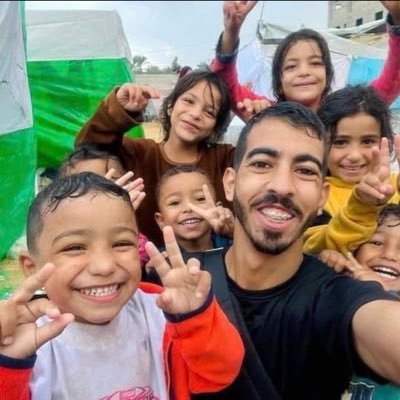 guywithlibrary's profile picture. قال سيدنا عمر الفاروق :"نحن قوم أعزَّنا اللّٰه بالإسلام فمهما ابتغينا العزَّة في غيره أذلَّنا اللّٰه" | مسلم حنفي في الاصول والعقائد | هذا مهندس! |