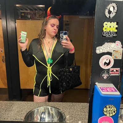 ribbitfI0w's profile picture. How many years do you have to suffer before you’re a “Buffalo girlie”