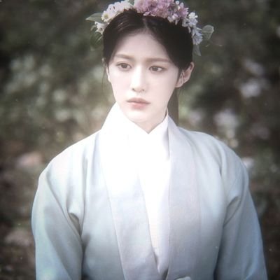 biiadvss's profile picture. magista e cartomante 🎀
amor & caos 》
+300 atendimentos! agendamentos no direct do twt 💌
#loatwt #witchtwt