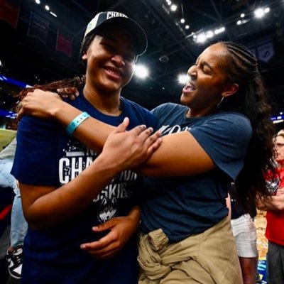 5ngie__'s profile picture. @dallaswings  • 🐺
