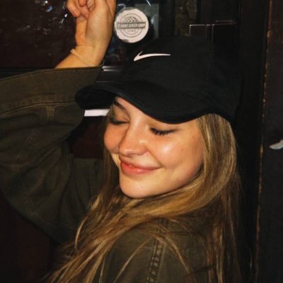 marrinvldi's profile picture. mi pacto con vos está escrito en las estrellas, es más fuerte que la distancia y el tiempo, es un pacto que vence al destino ; she / her