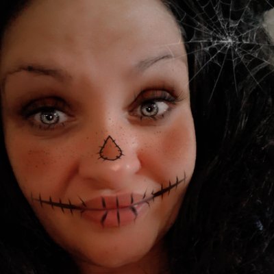Ladibug151's profile picture. FA mom-teacher ❤️ Enjoys Twitter parties, vintage art ,and nature.🌸🎨🌴🌲
https://t.co/6mVvtTpqko #TeamKindness #DopeSquad #TeamStacks