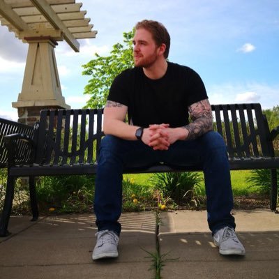 Vikings_optics's profile picture. Find a queen without a king, they say she plays guitar, cries and sings. #SKOL