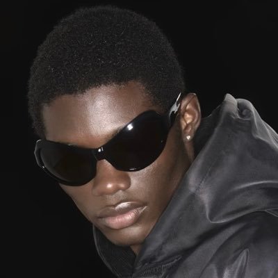 tomgorls's profile picture. pfp: lekan bakare/ @blackdilfs