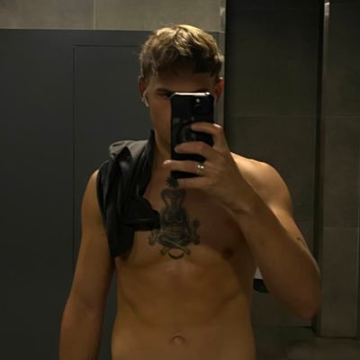 nojuuuuuuuuuus's profile picture. Making 3 questionable life choices a day