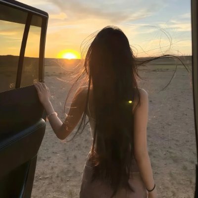 maevaluneK's profile picture. café, chaos & kisses.✈️✈️