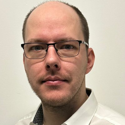 TR_MaLew's profile picture. Ich bin alt und zocke gerne :D
Am liebsten Valorant, mit meinem Team "TwoRivals"

Ich arbeite nebenbei als Hausmeister in einem Kindergarten, das ist ähnlich :D