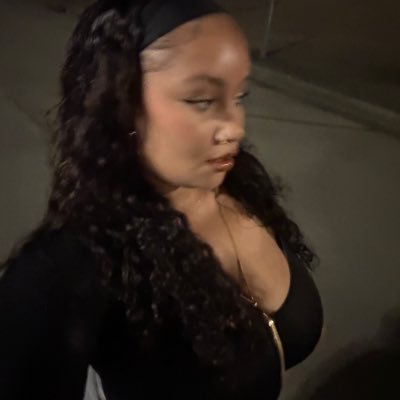 leabarzic's profile picture. 