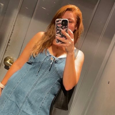 breadgenie22's profile picture. I use twitter to talk to myself and laugh at relatable memes