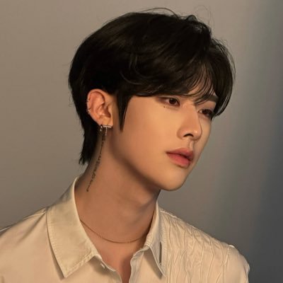 Princsafragance's profile picture. pedi una adolescencia tranquila y me meti en los grupos proyecto. 🇦🇷 ZB1 ⛲