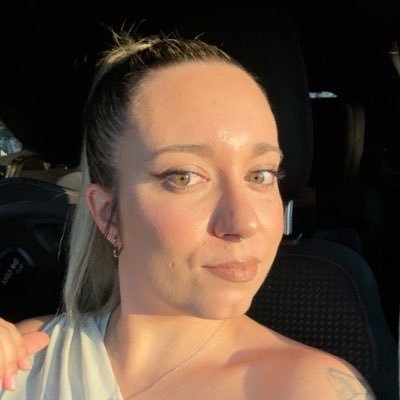 jennifeeer_gm's profile picture. La de la risa escandalosa. Estornudo preguntando. Creadora de stickers. Mamá de Adriana y Valeria. Malagueña. Real Betis se llama mi amor 💚