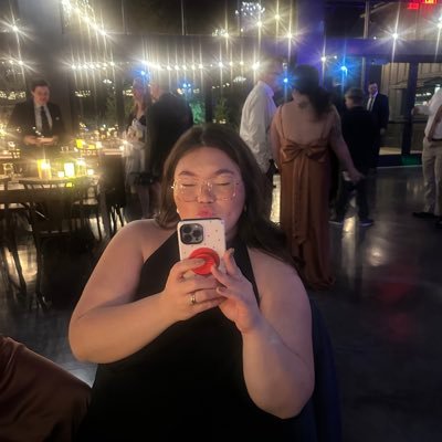 megmegp13's profile picture. contains multitudes