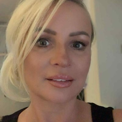 viola1381's profile picture. 