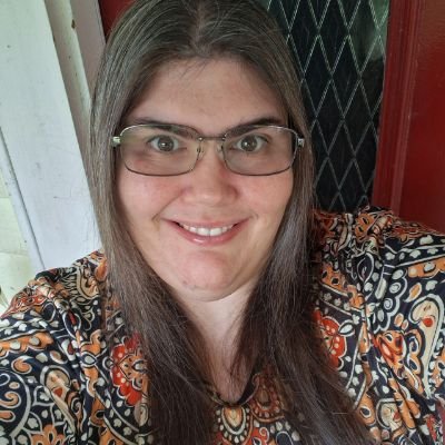 KellyOxshe83's profile picture. 