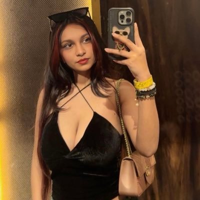 panshreyaa's profile picture. Main toh yahan hoon hi nahi