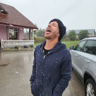 YeAfek's profile picture. משקיע, רץ, אבא לשלושה, מילואימניק, לא בהכרח בסדר הזה. 
כל הציוצים הם דעתי בלבד ולא יעוץ השקעות