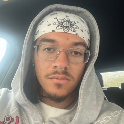 ivyakme's profile picture. 26 • 🇧🇷• gamer, poet, idiot • #coyg #onepride