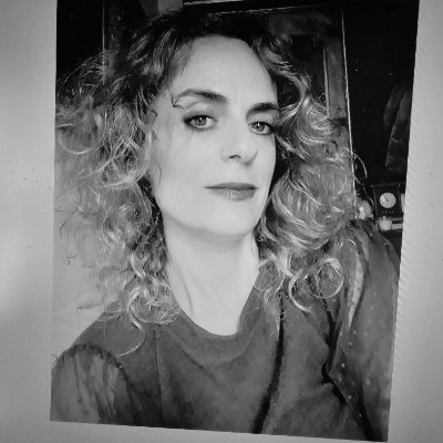 ElisaSo65399971's profile picture. Confúcio:" Nós temos 2 vidas. A 2a começa no dia em que descobrimos que só temos 1."