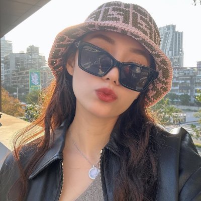 io89q's profile picture. Music # Travel Lover # Love to Explore the Beauty of the World # Fashion Lover # Love Life # Golf💖 # Sports Fan  # gourmet food✨