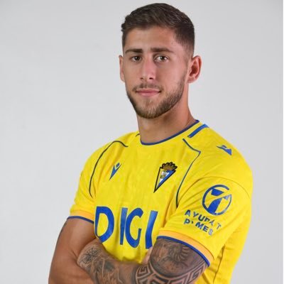 Jorge_more10's profile picture. Jugador del @Cadiz_CF 💛@rgfootball 💼