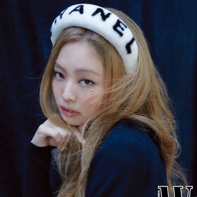 commepaasdeuux's profile picture. madame@lune
