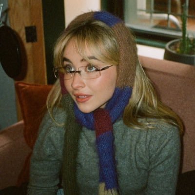 cooIpeopIe's profile picture. i think she’s newly into God and this album is pretty gay so…