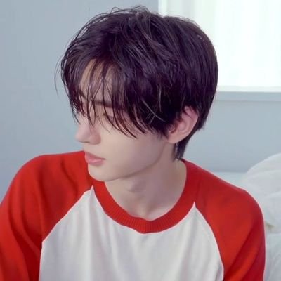 yourlusai's profile picture. 