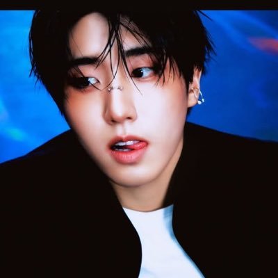 chrizezw's profile picture. why?