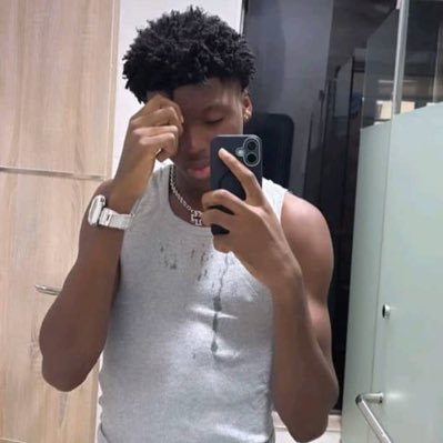 olamhilaka694's profile picture. 