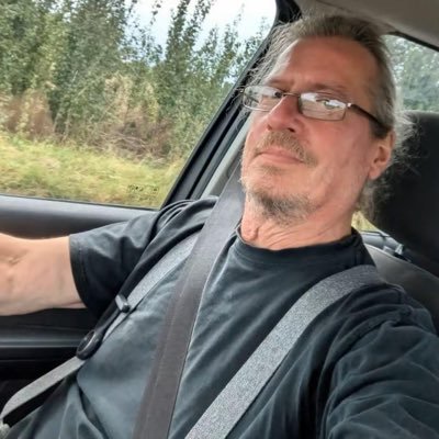 Viesco_Robert's profile picture. peace