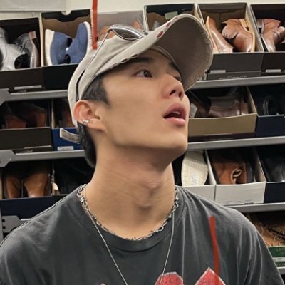 SUNJUYE0N's profile picture. kaçtığını düşünürken kendinle karşılaştın