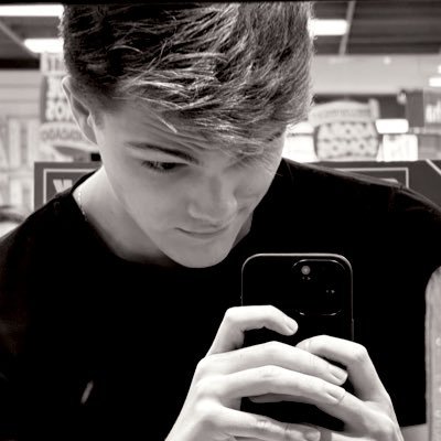 willhelnm's profile picture. “Sou como você me vê. Posso ser leve como uma brisa ou forte como uma ventania. Depende de quando e como você me vê passar.” - Clarice Lispector