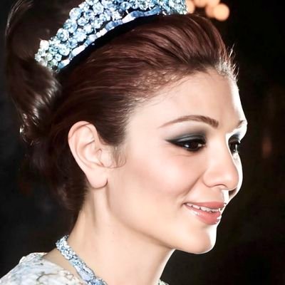 nneda1376's profile picture. دنیا هنوز قشنگیاشو دارِه حالا اِسم نمیبرَم ولی مثلا همین خودِ تـــو..💙!️
#جاوید_شاه