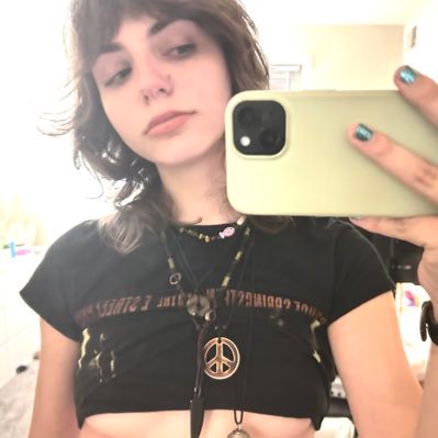 greenerleyf's profile picture. leyfs are alway greener on the other side, huh?